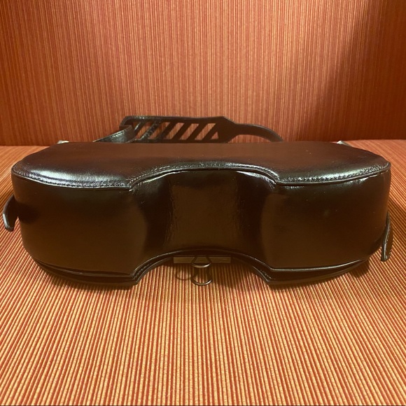 OFF-WHITE “Swiss Flap bag” in crackle leather with metallic Binder clip RARE - Picture 3 of 8